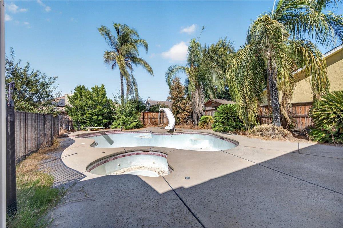 673 Bedford Ave, Clovis, CA 93611