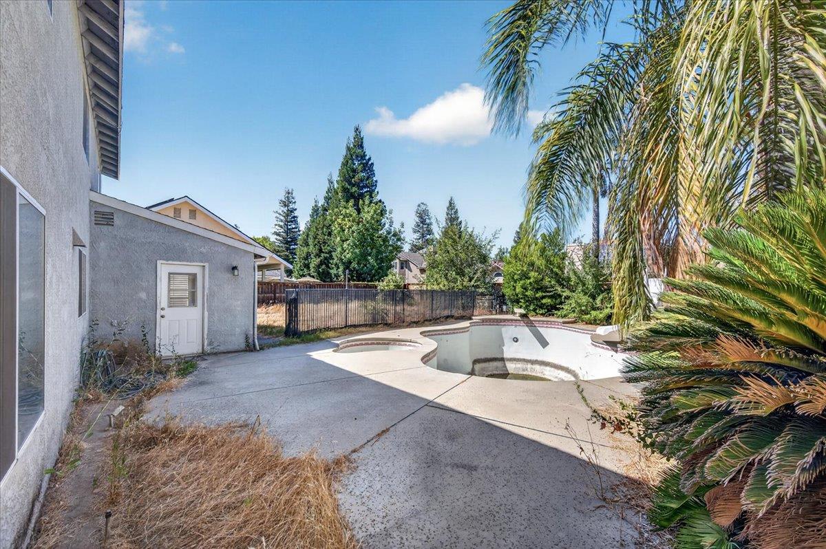 673 Bedford Ave, Clovis, CA 93611