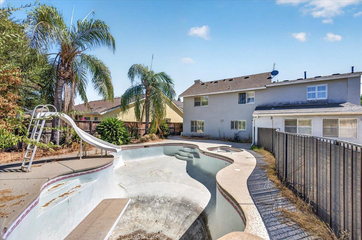 673 Bedford Ave, Clovis, CA 93611