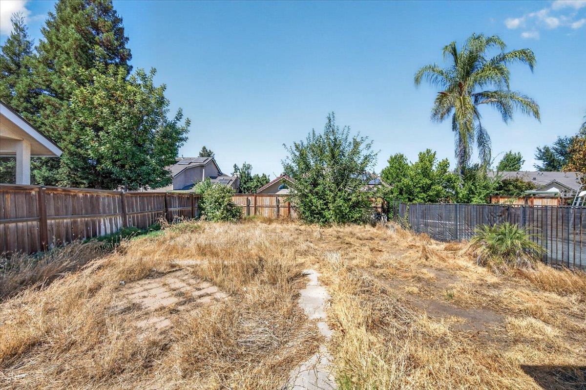 673 Bedford Ave, Clovis, CA 93611