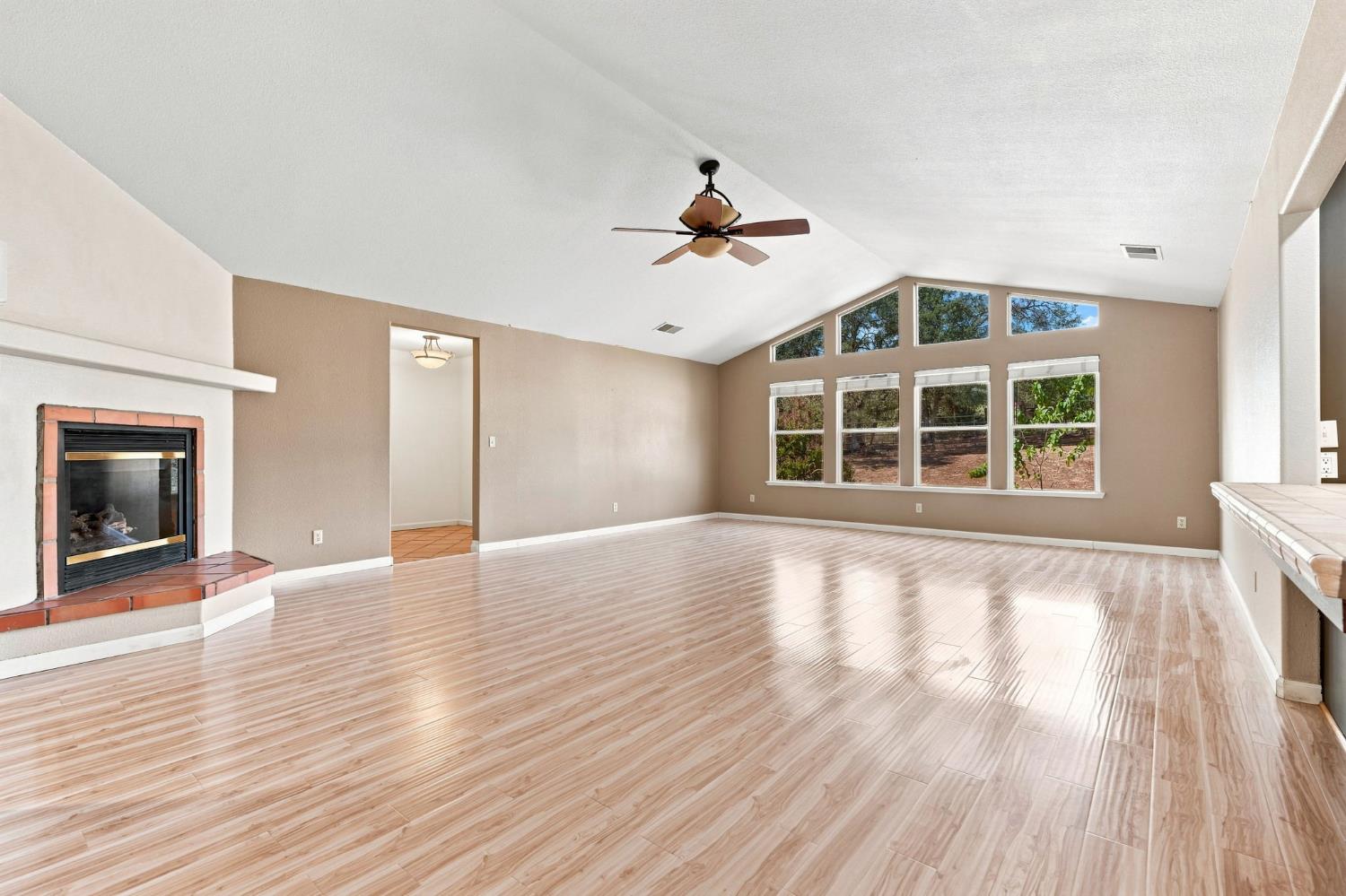 1184 Elwood Rd, Yokuts Valley, CA 93675