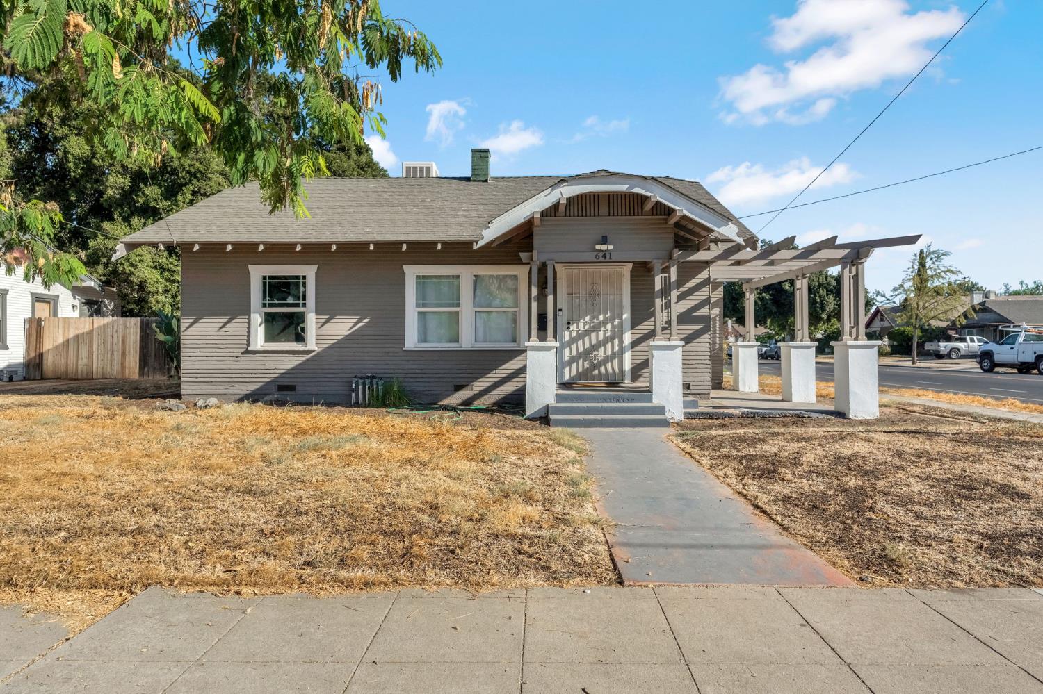 641 E Elizabeth St, Fresno, CA 93728