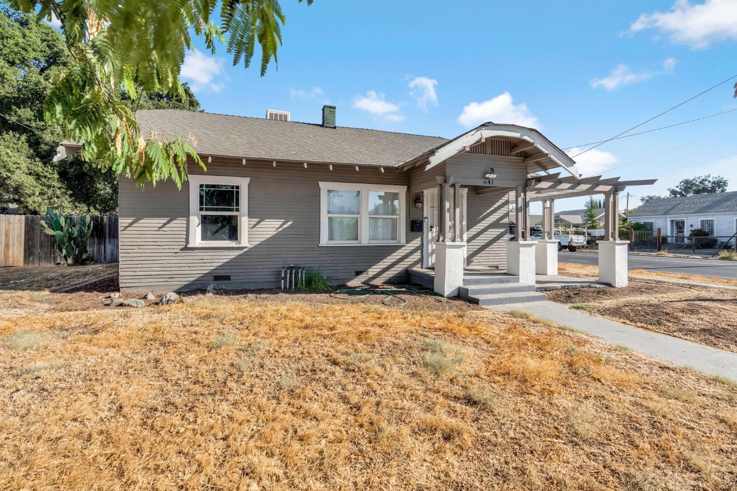 641 E Elizabeth St, Fresno, CA 93728