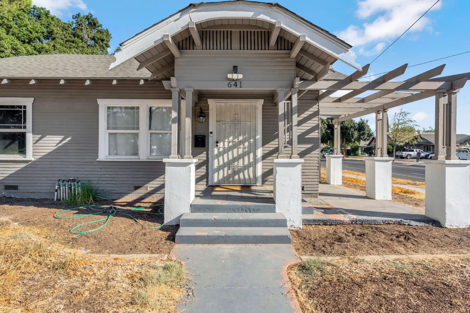 641 E Elizabeth St, Fresno, CA 93728