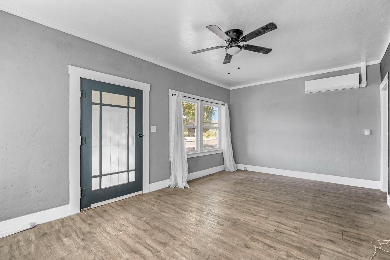 641 E Elizabeth St, Fresno, CA 93728