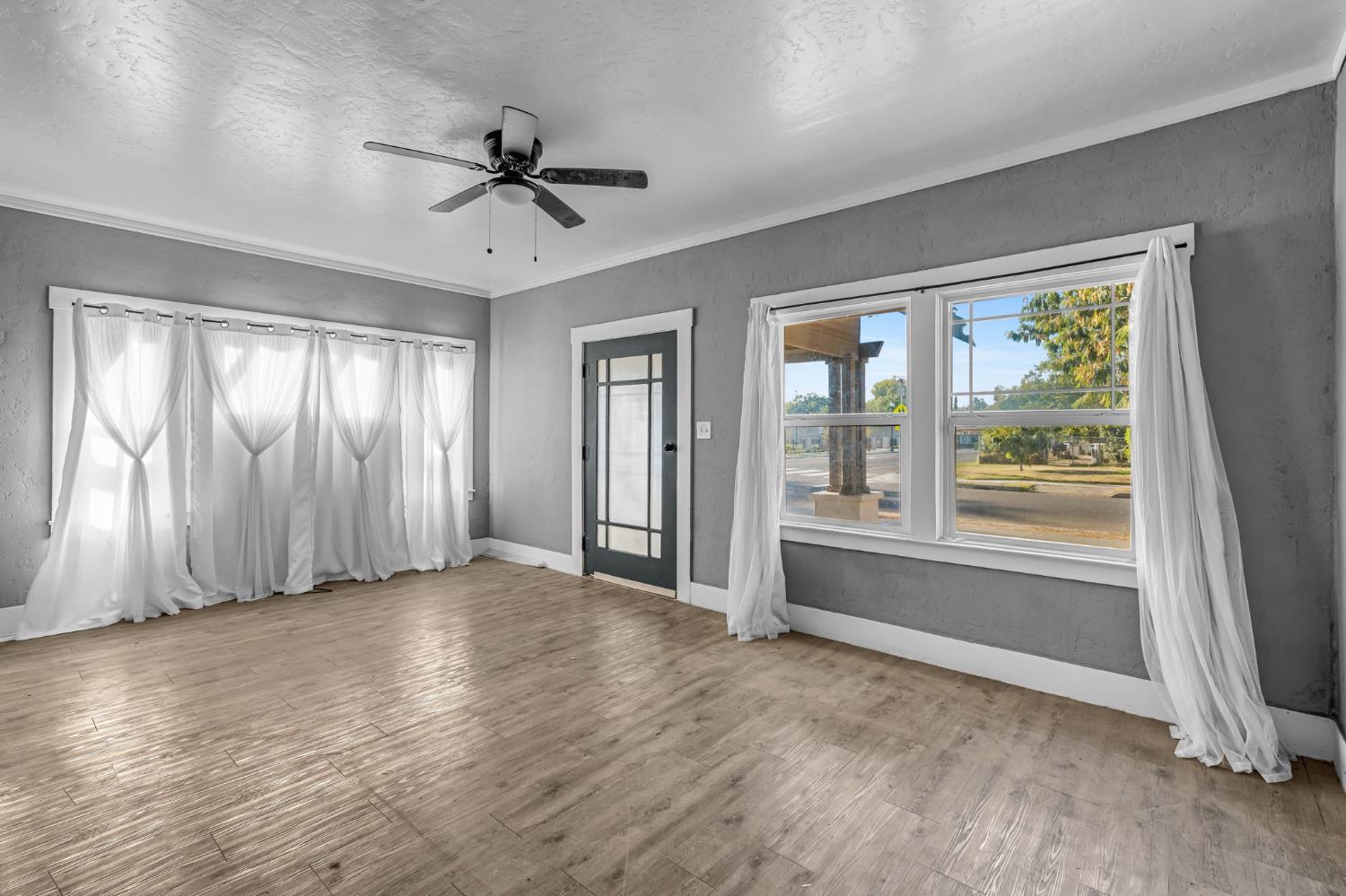 641 E Elizabeth St, Fresno, CA 93728