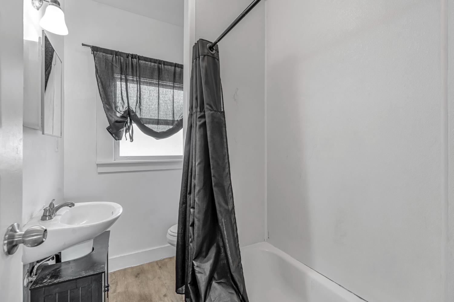 641 E Elizabeth St, Fresno, CA 93728