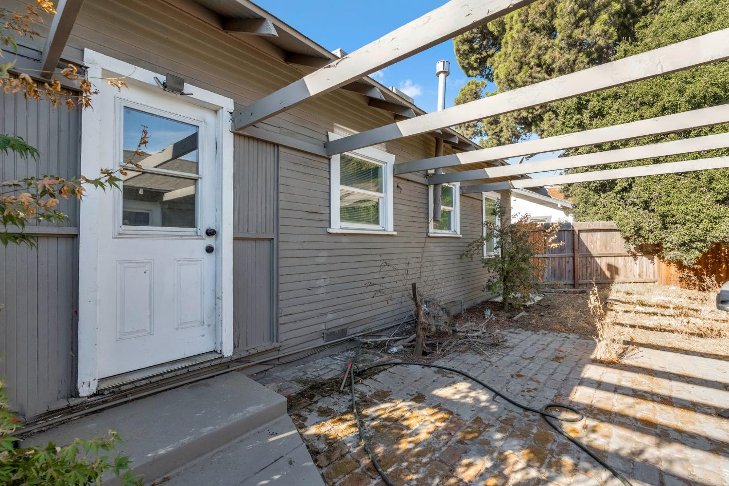 641 E Elizabeth St, Fresno, CA 93728
