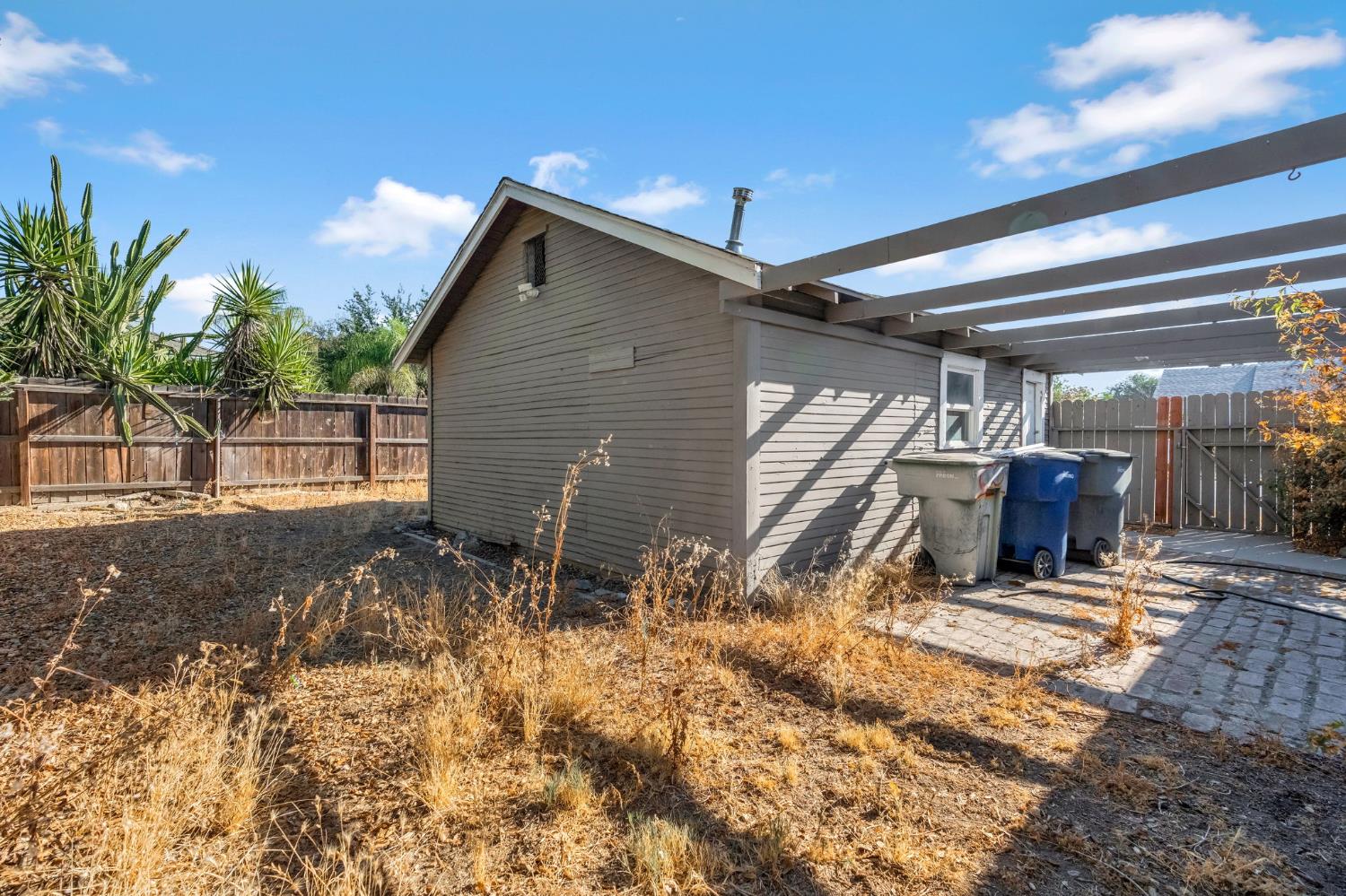 641 E Elizabeth St, Fresno, CA 93728