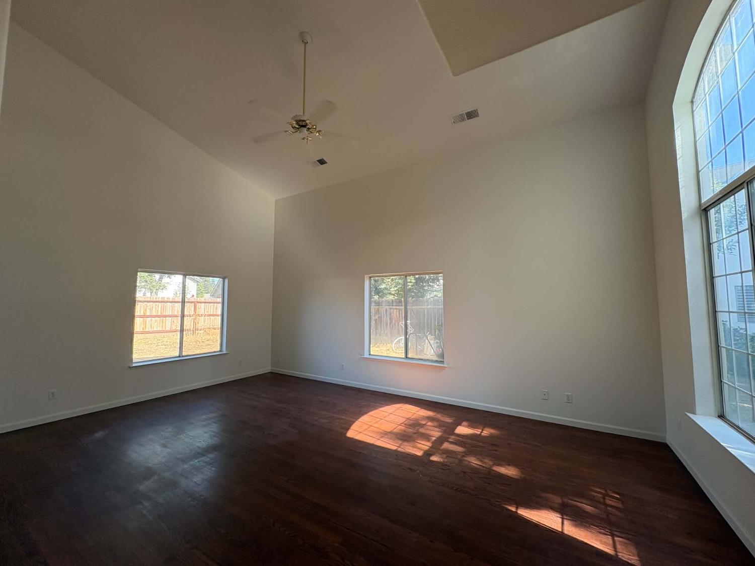 10325 N Recreation Ave, Fresno, CA 93730
