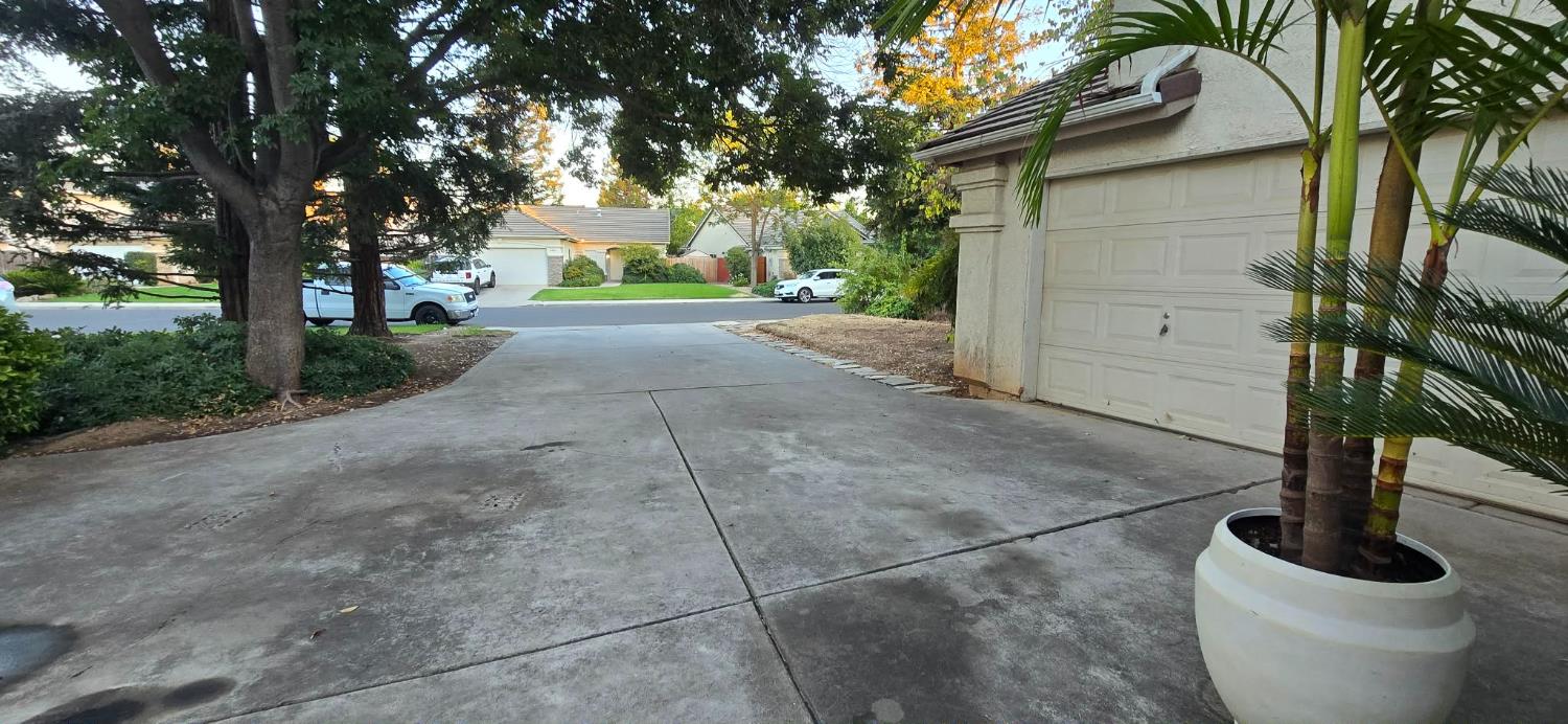 10325 N Recreation Ave, Fresno, CA 93730