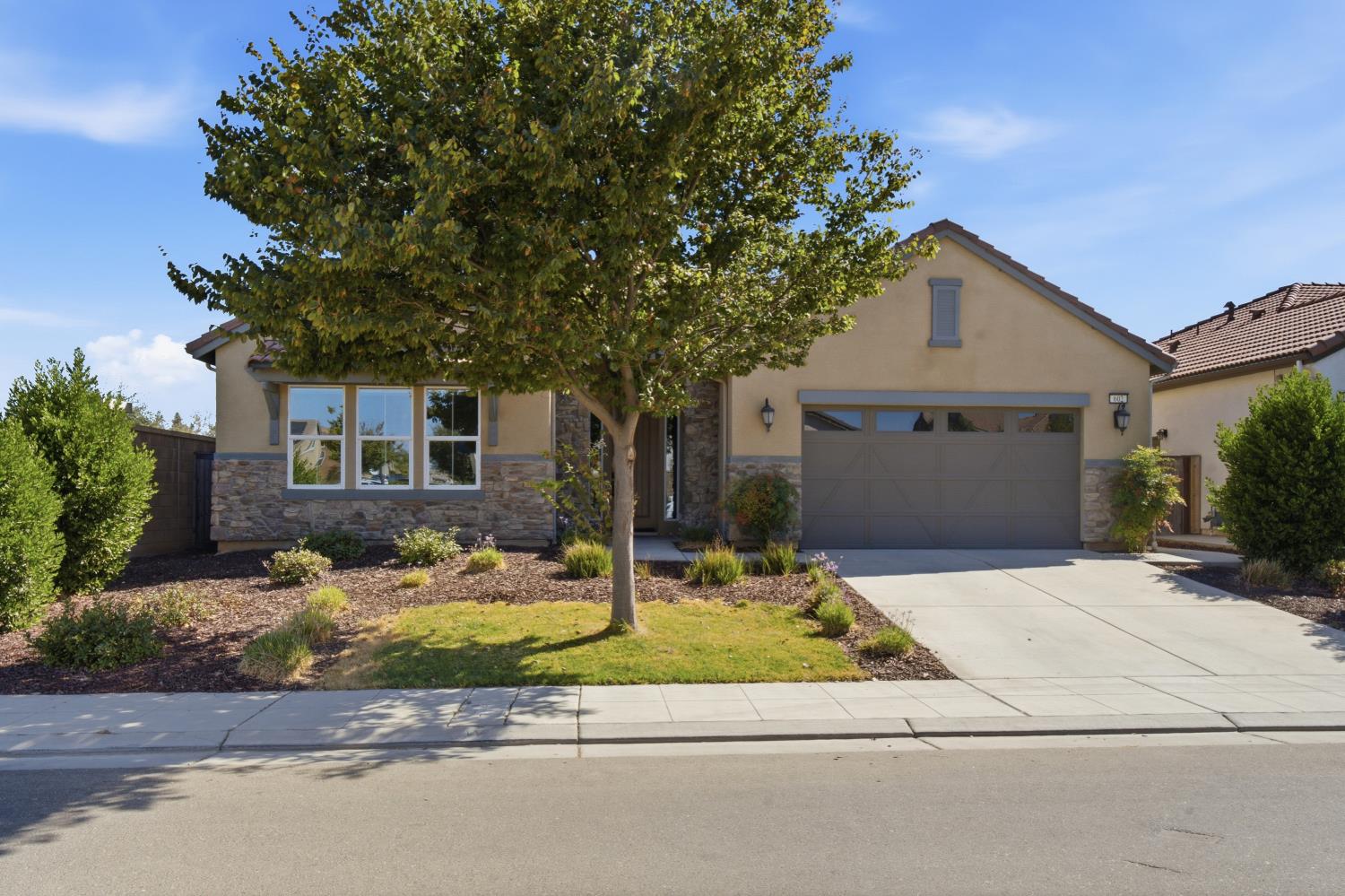 602 Pinnacle Dr W, Madera, CA 93636