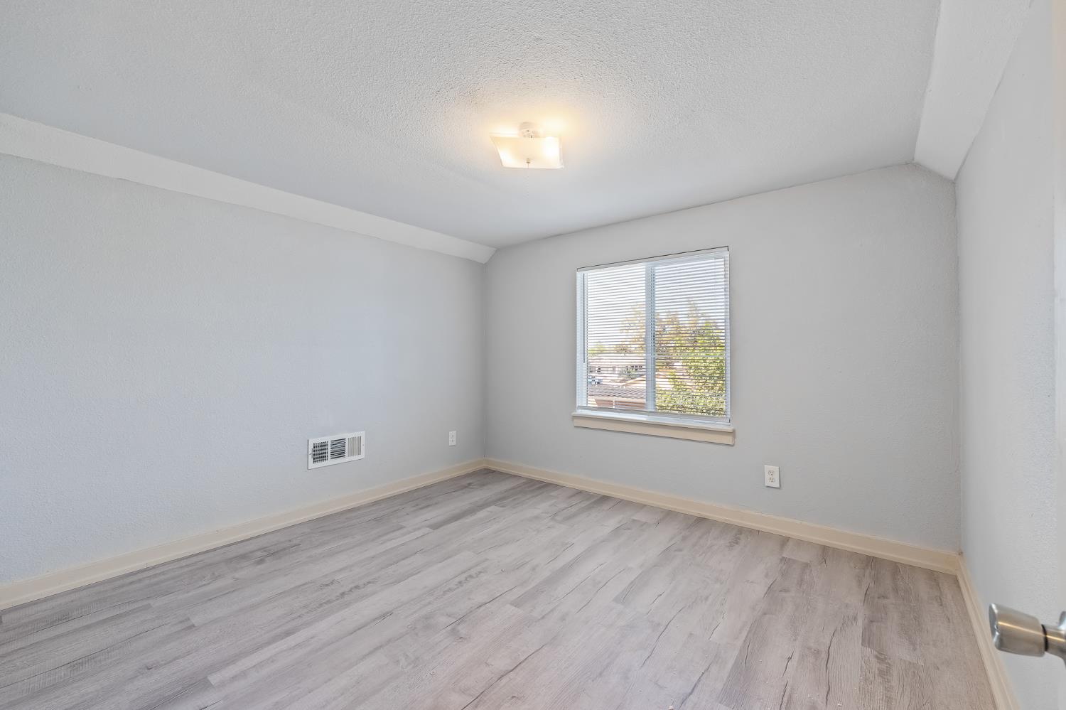 415 N Valeria St, Fresno, CA 93701