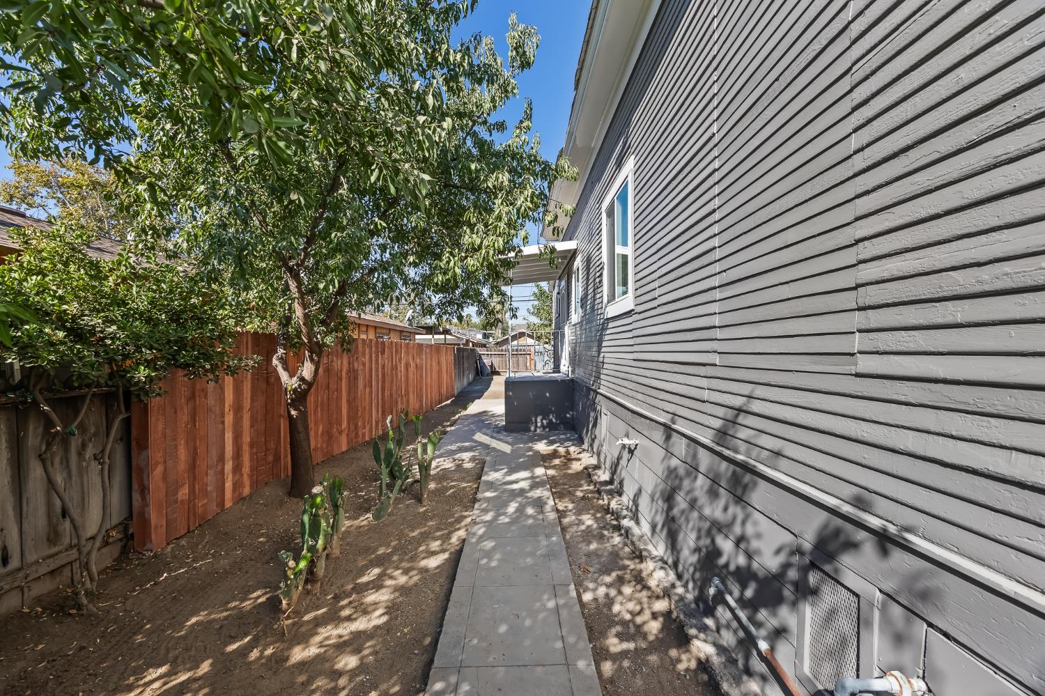 415 N Valeria St, Fresno, CA 93701