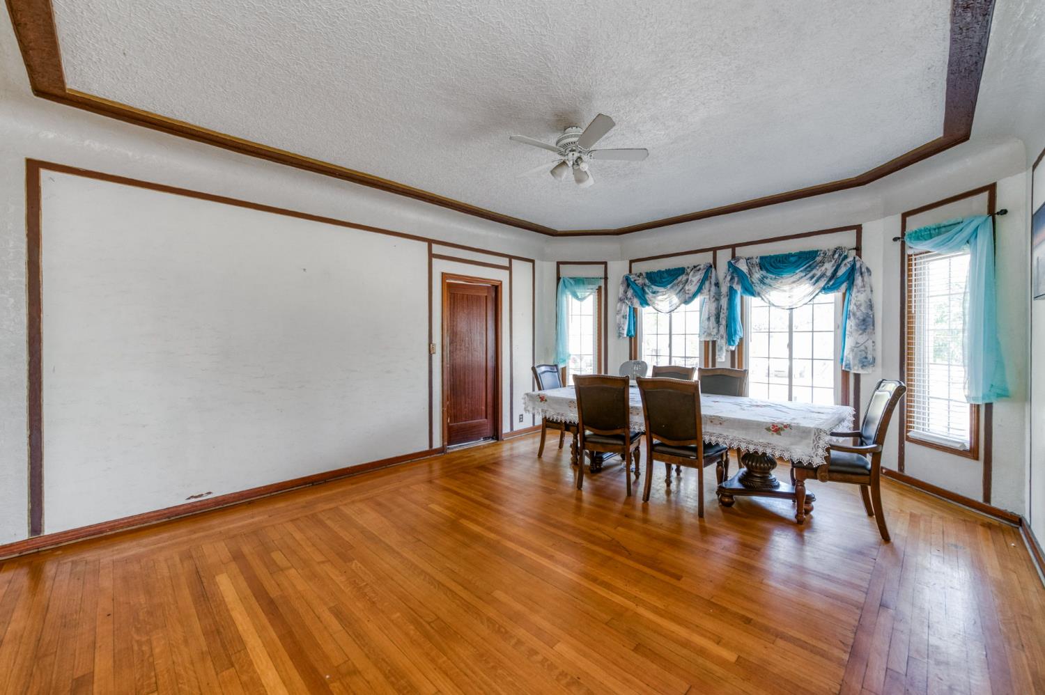 4905 E Jensen Ave, Fresno, CA 93725