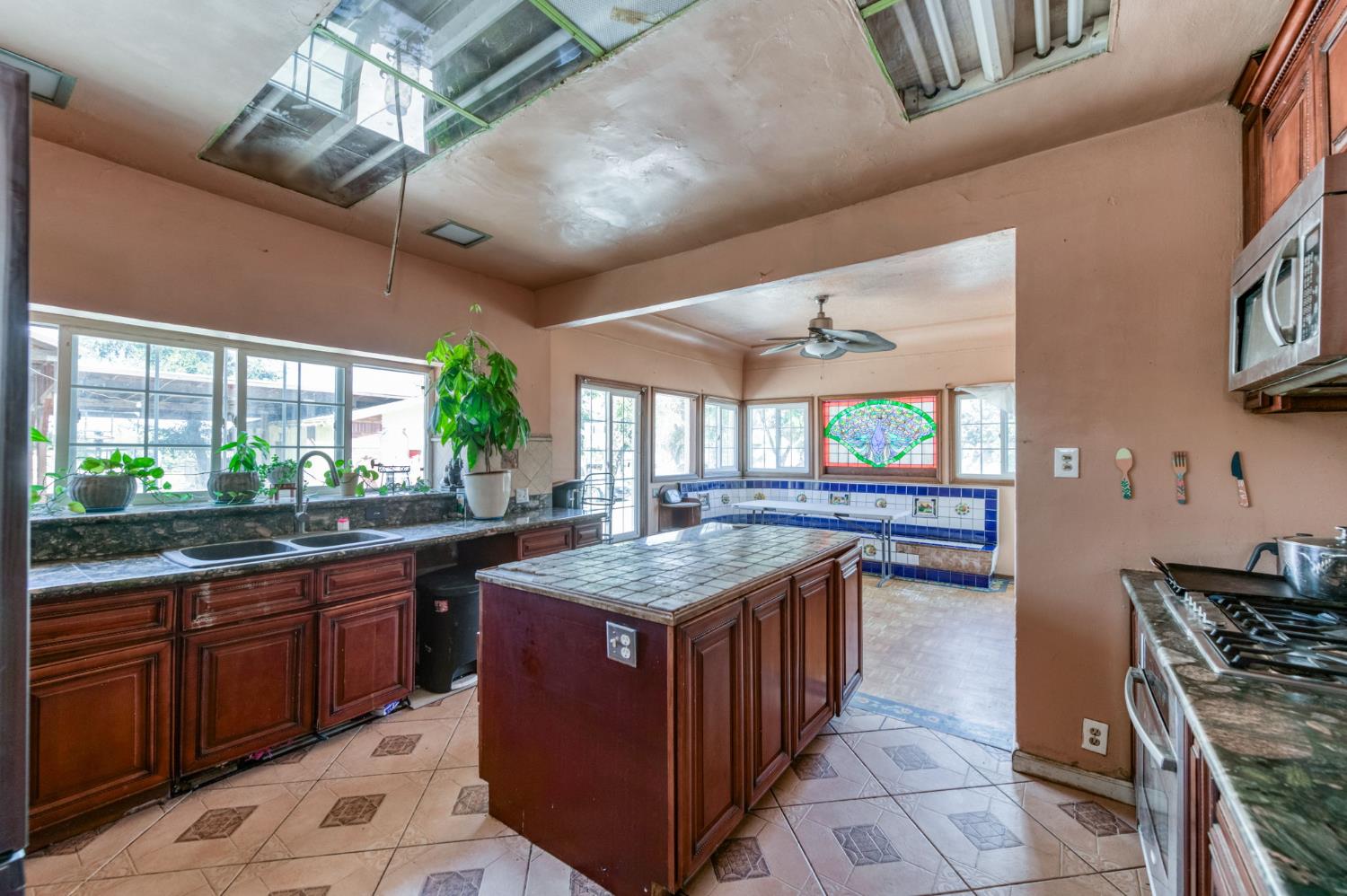 4905 E Jensen Ave, Fresno, CA 93725