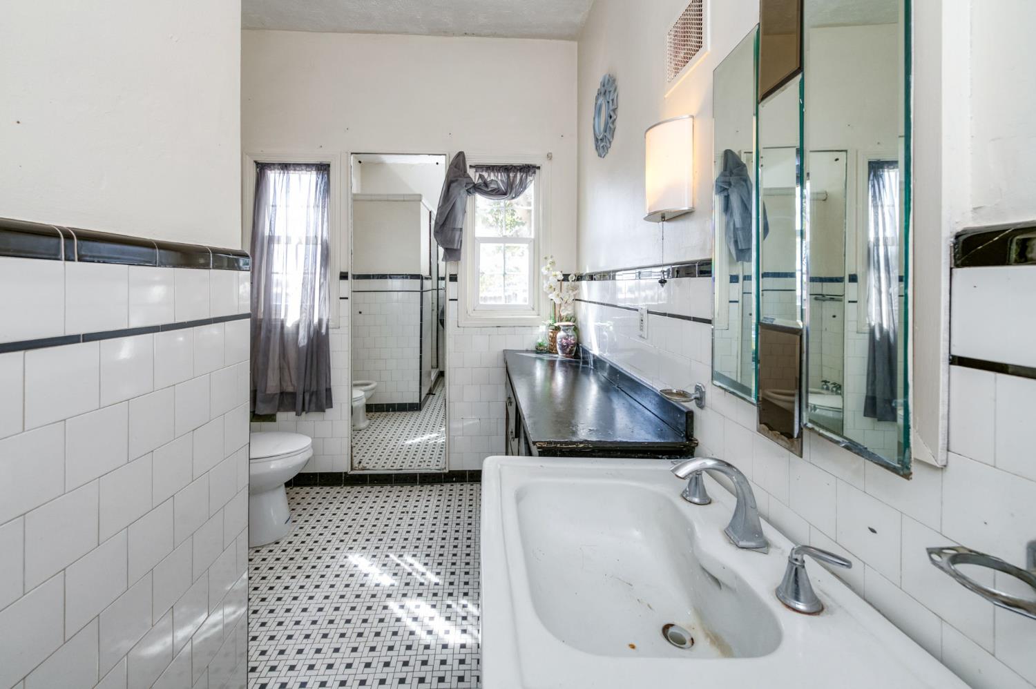 4905 E Jensen Ave, Fresno, CA 93725
