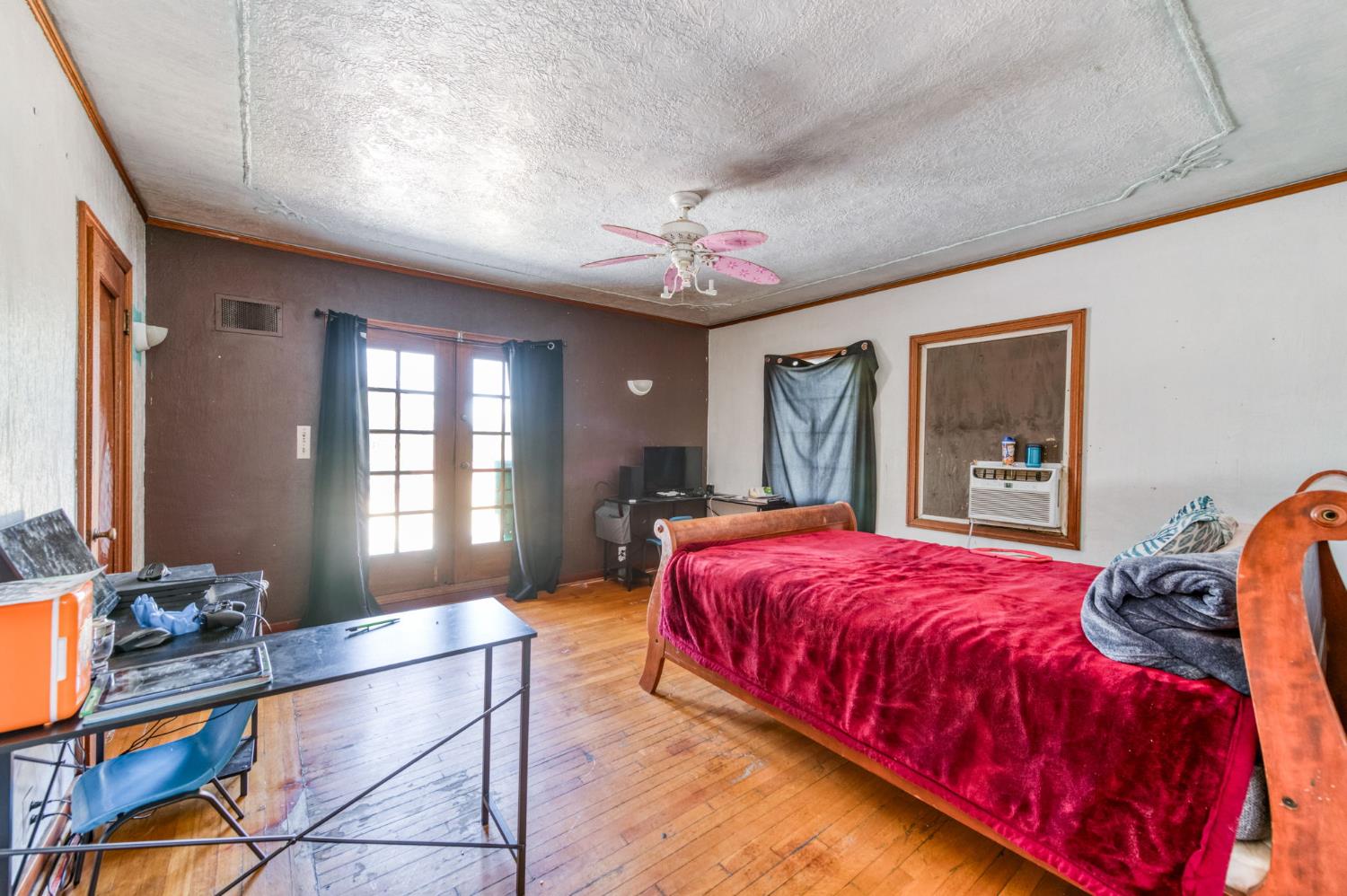 4905 E Jensen Ave, Fresno, CA 93725
