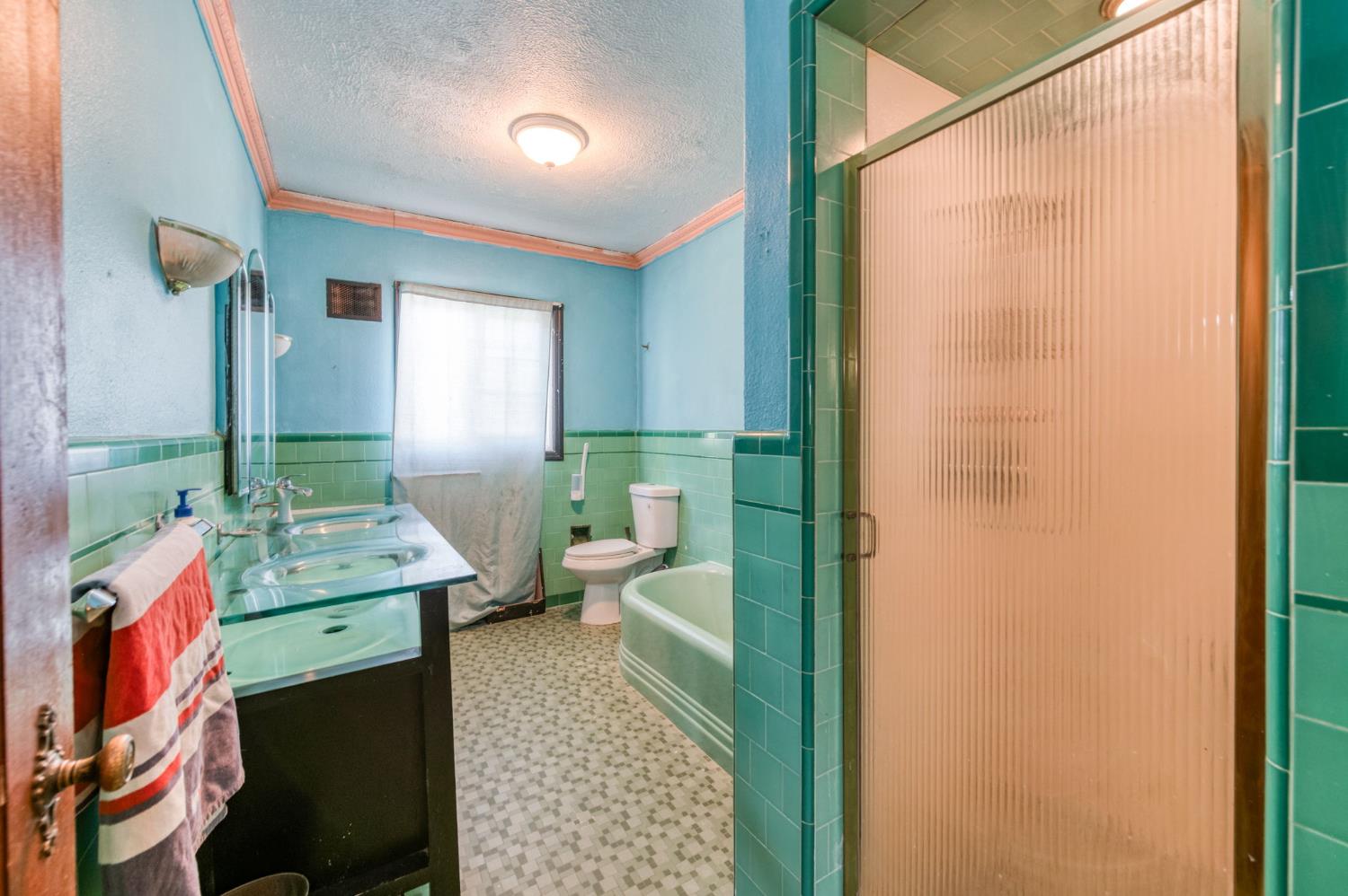 4905 E Jensen Ave, Fresno, CA 93725