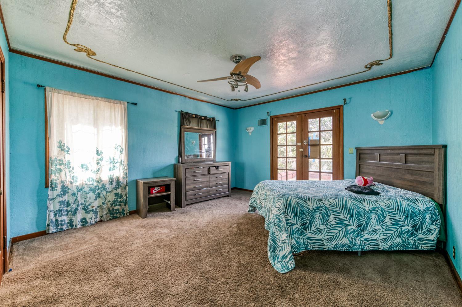 4905 E Jensen Ave, Fresno, CA 93725
