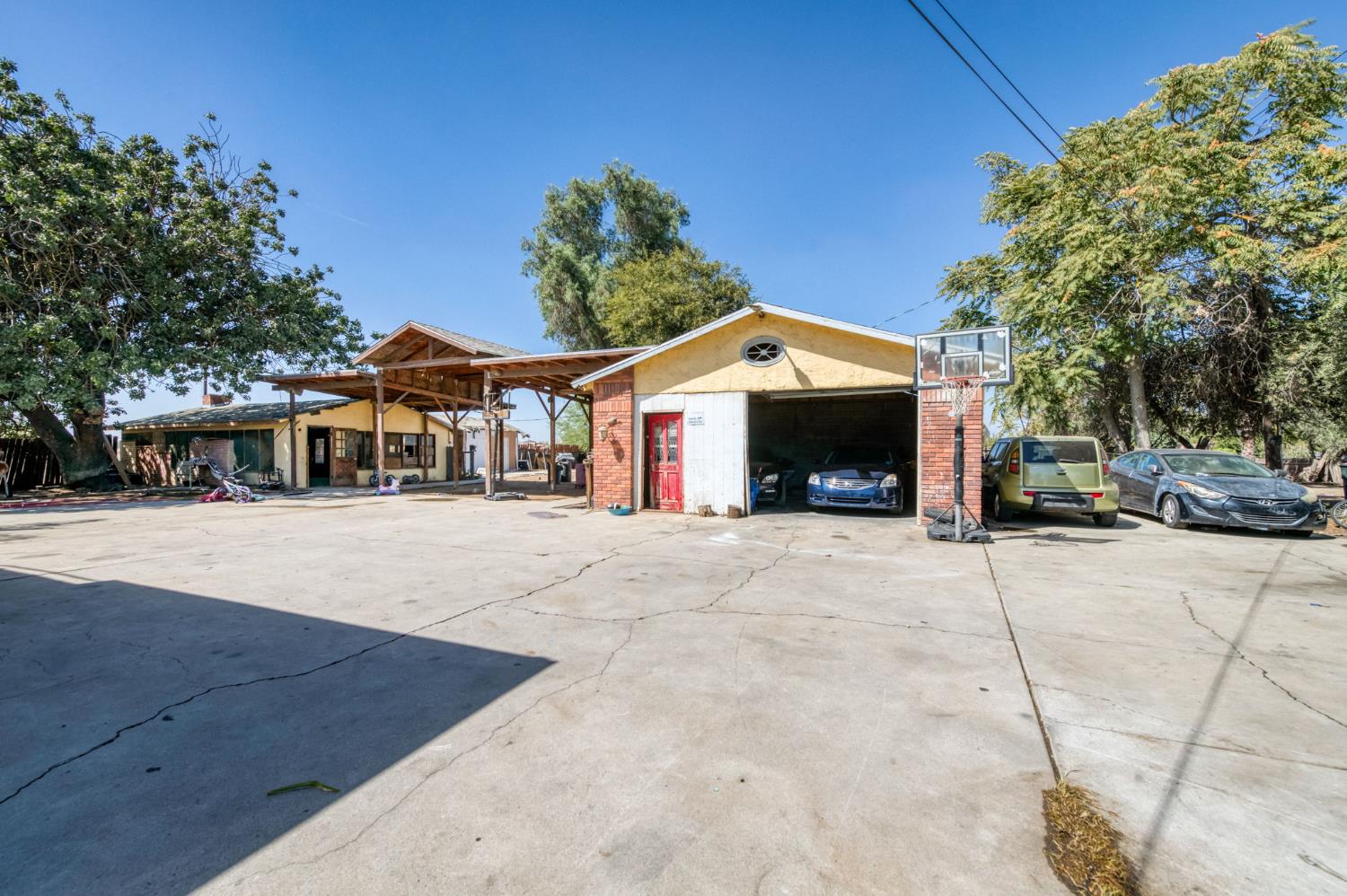 4905 E Jensen Ave, Fresno, CA 93725
