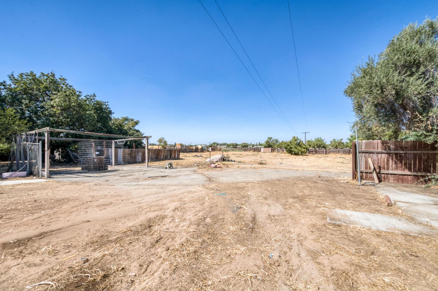 4905 E Jensen Ave, Fresno, CA 93725
