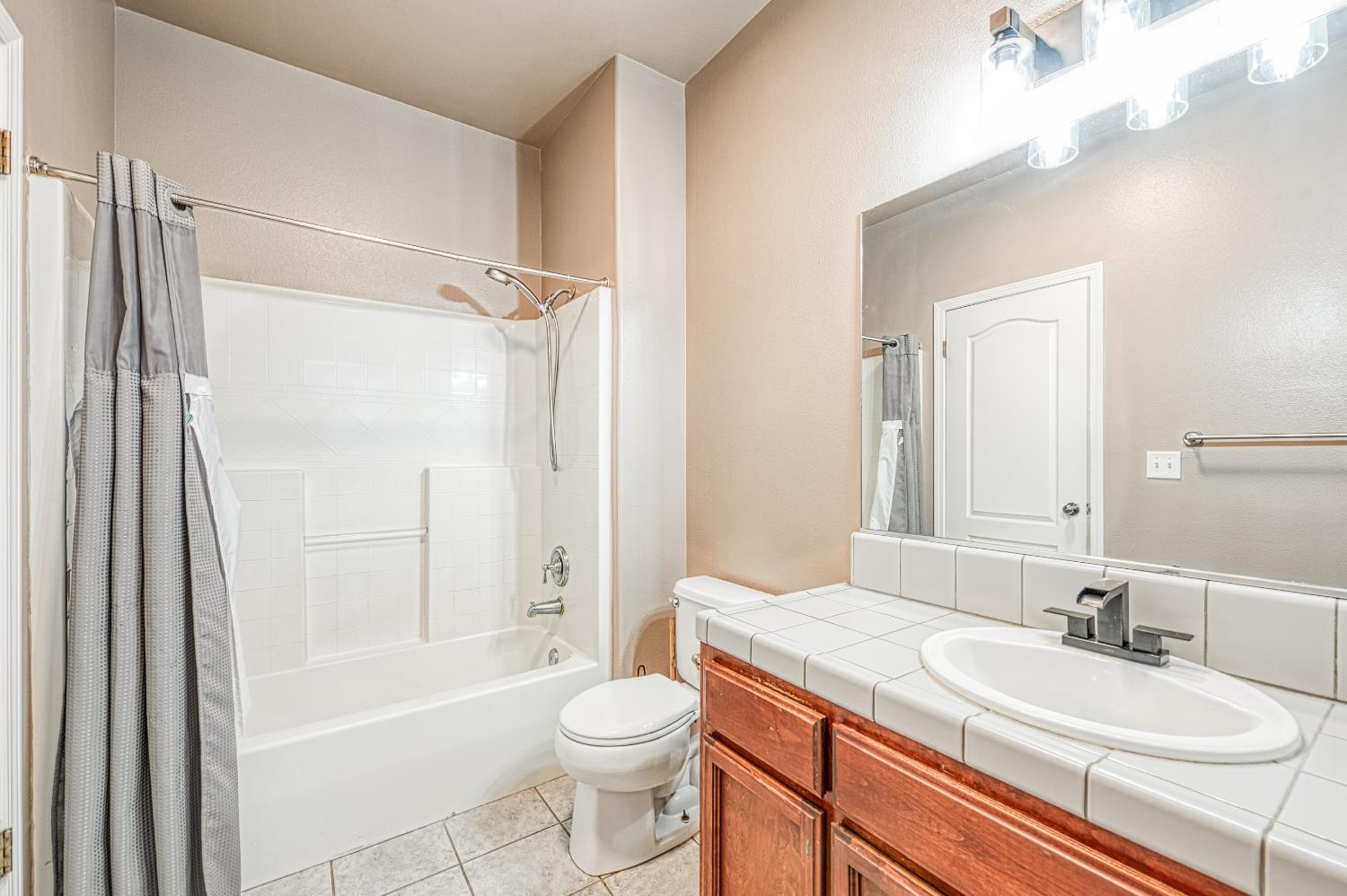 3744 Olive St, Selma, CA 93662