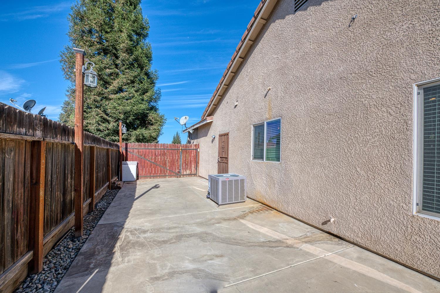 3744 Olive St, Selma, CA 93662
