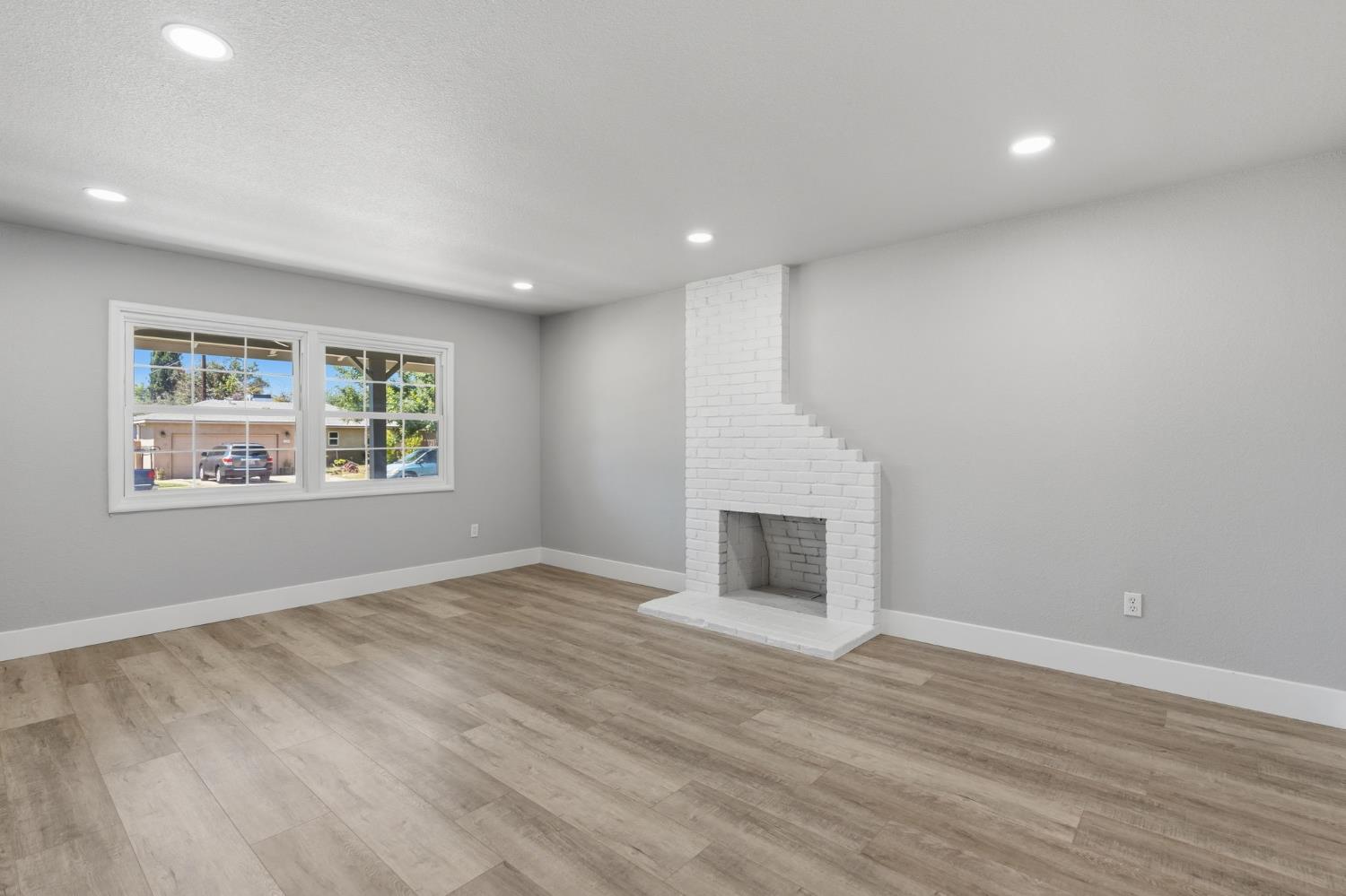 2315 E Santa Ana Ave, Fresno, CA 93726
