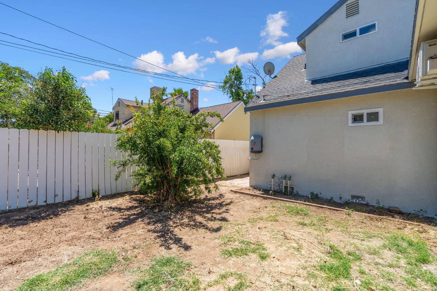 2315 E Santa Ana Ave, Fresno, CA 93726