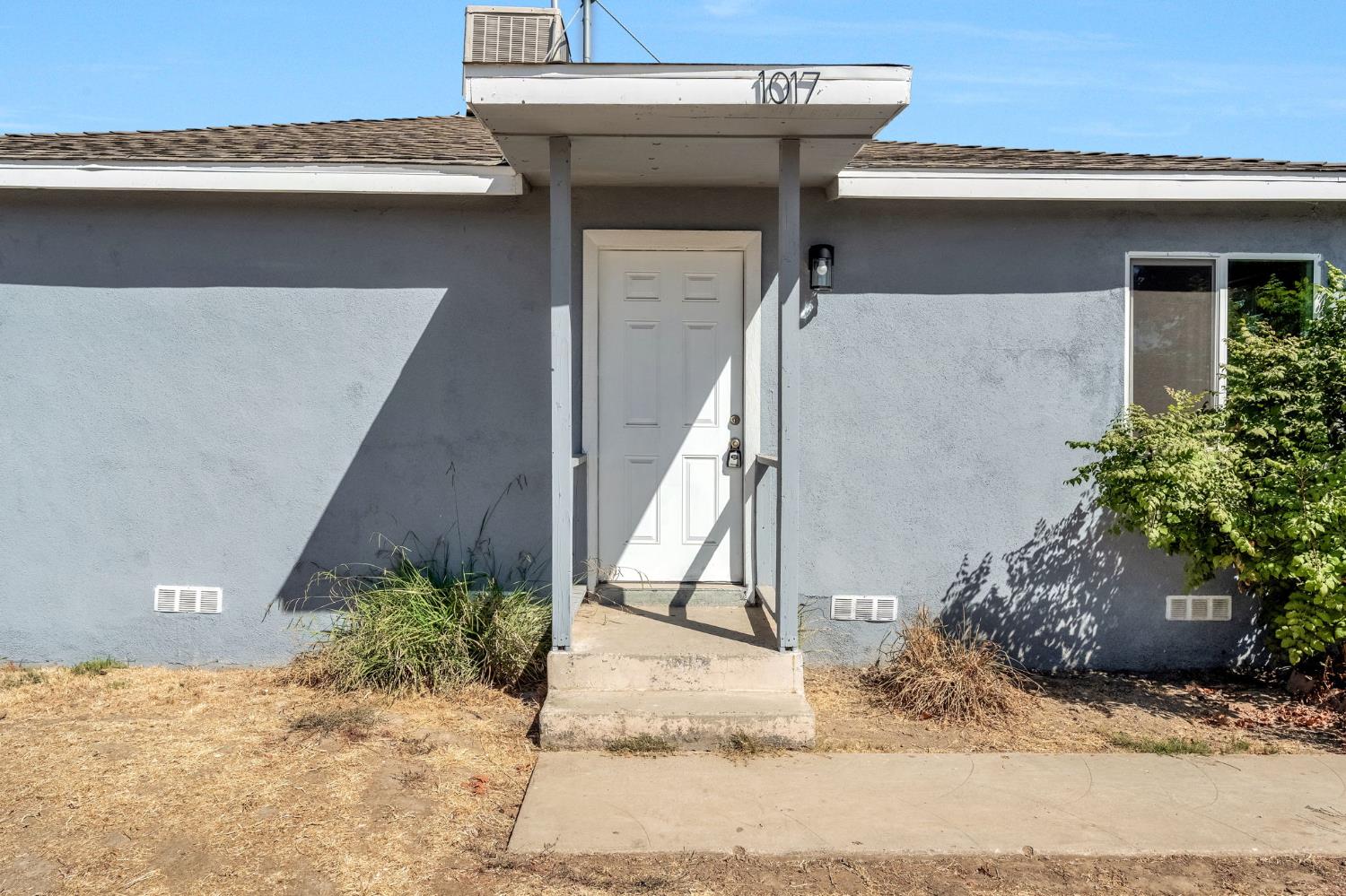1017 E Vine Ave, Fresno, CA 93706