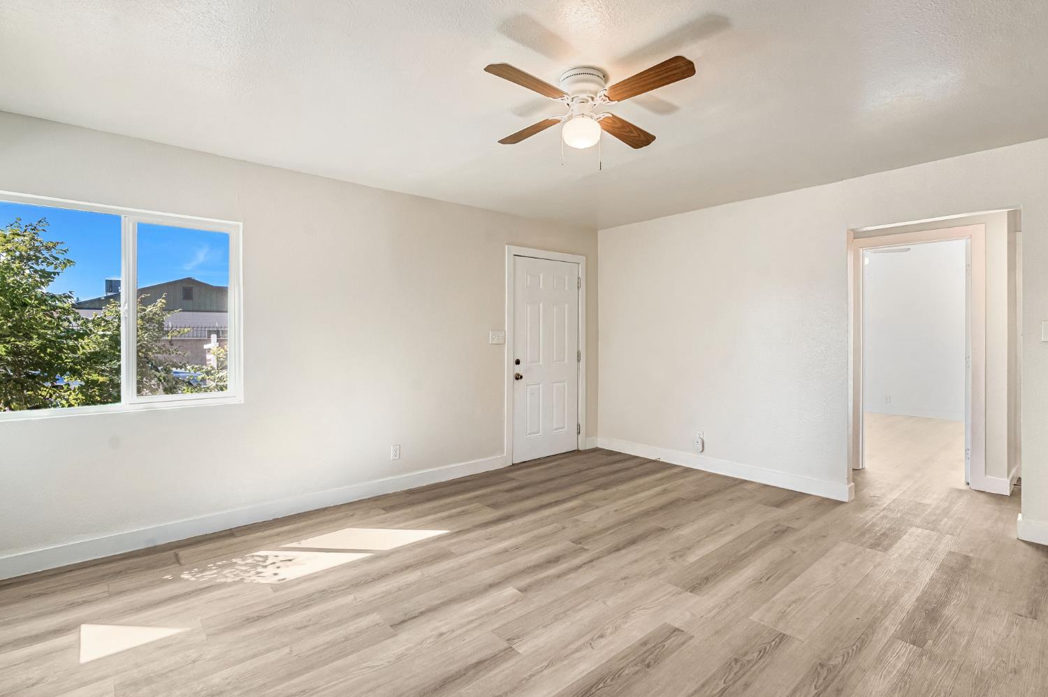 1017 E Vine Ave, Fresno, CA 93706