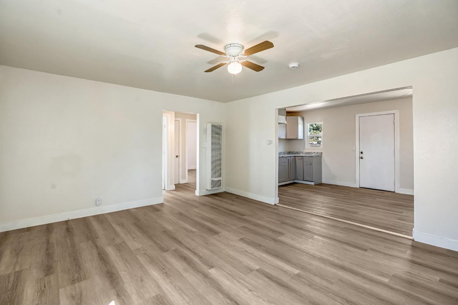 1017 E Vine Ave, Fresno, CA 93706