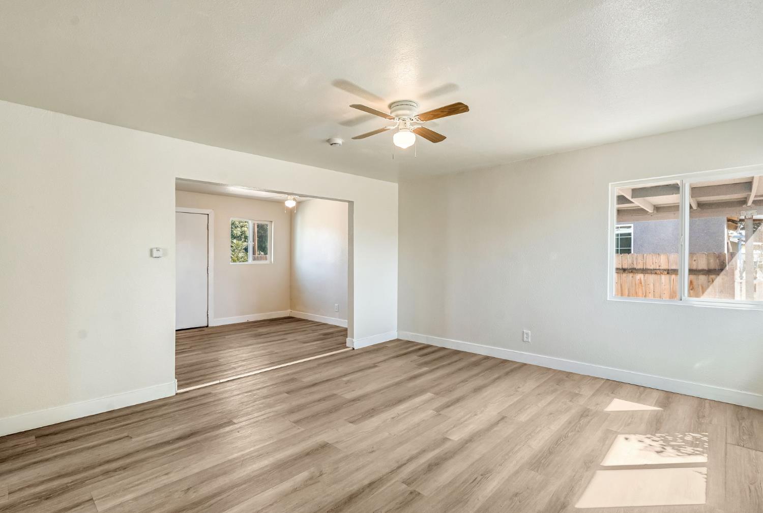 1017 E Vine Ave, Fresno, CA 93706