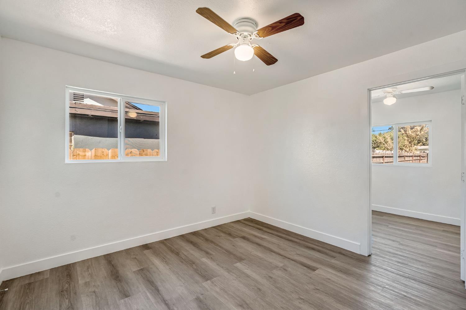 1017 E Vine Ave, Fresno, CA 93706