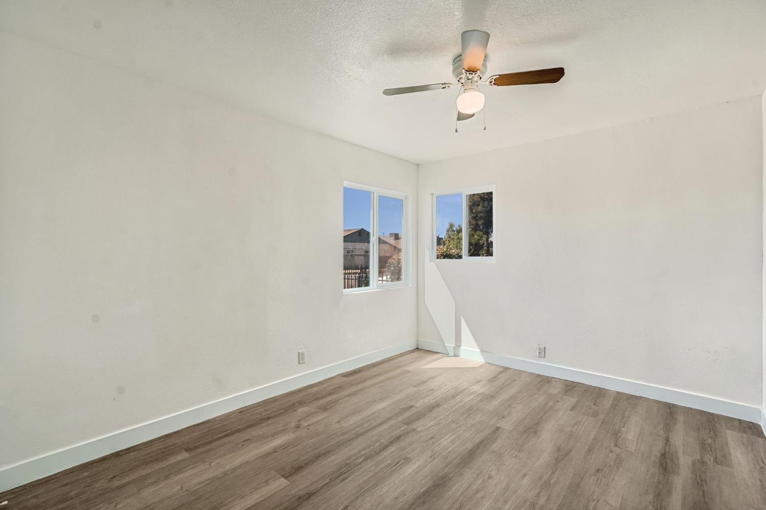 1017 E Vine Ave, Fresno, CA 93706