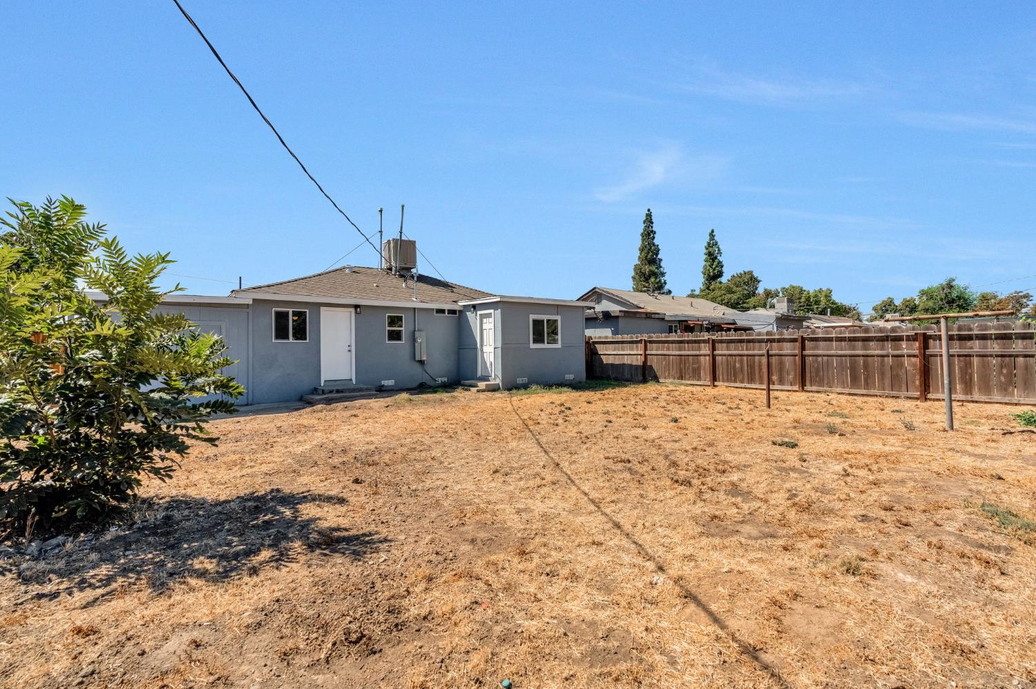 1017 E Vine Ave, Fresno, CA 93706