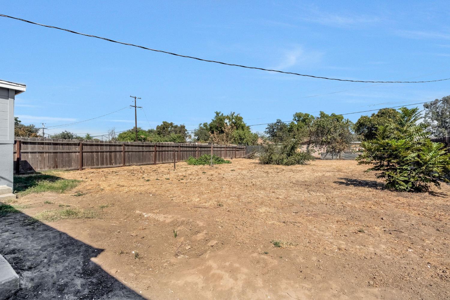 1017 E Vine Ave, Fresno, CA 93706