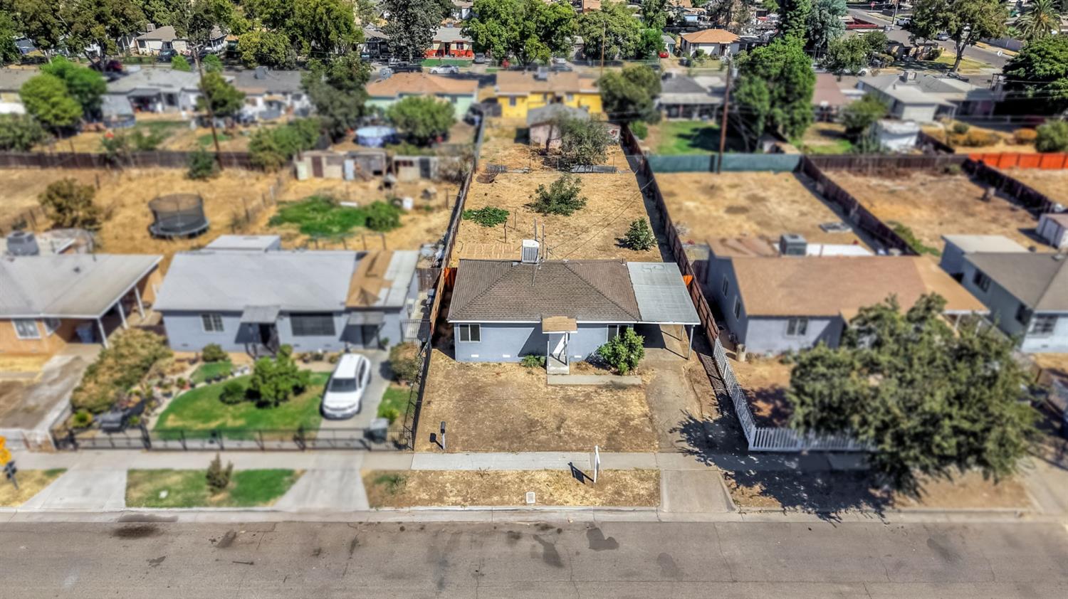 1017 E Vine Ave, Fresno, CA 93706