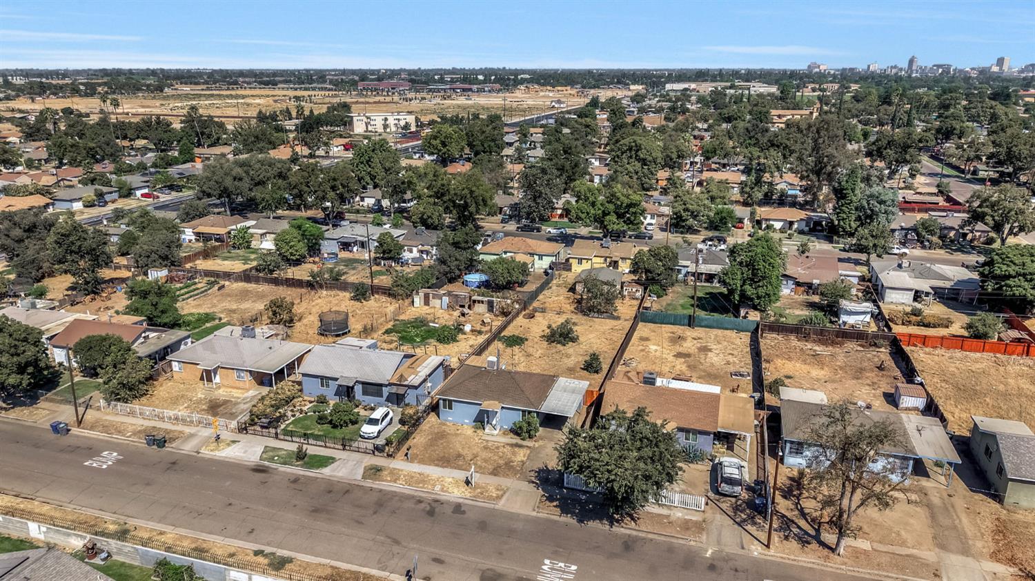 1017 E Vine Ave, Fresno, CA 93706