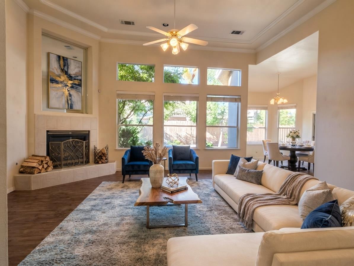 563 W Omaha Ave, Clovis, CA 93619