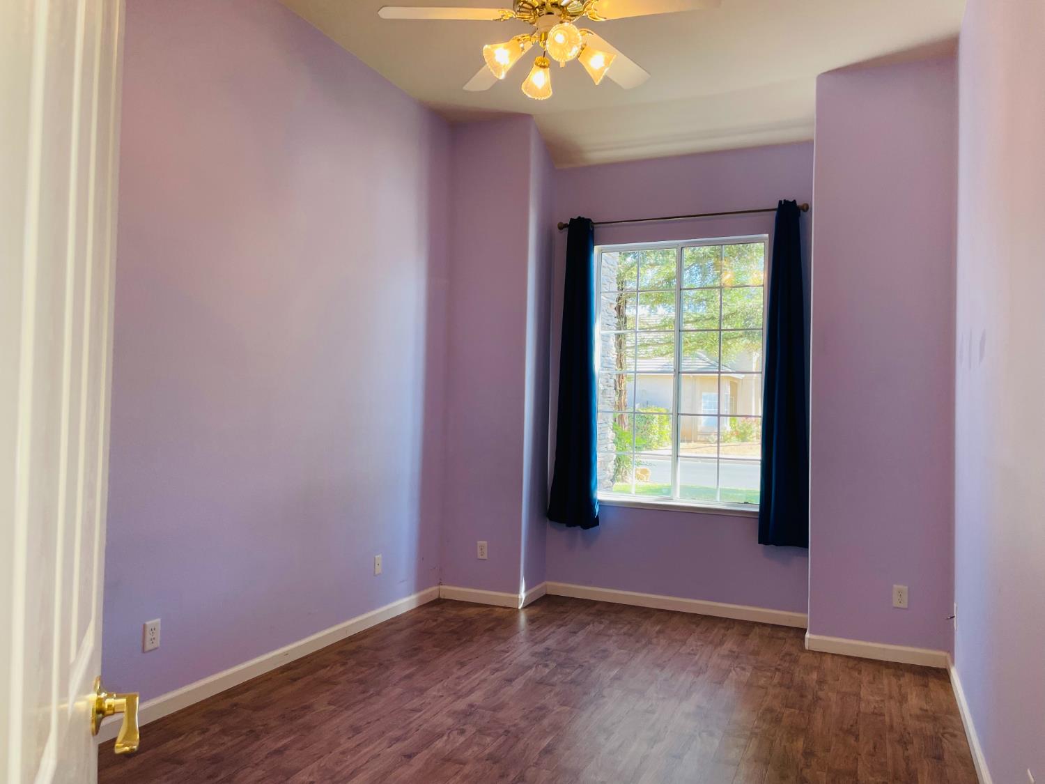 563 W Omaha Ave, Clovis, CA 93619