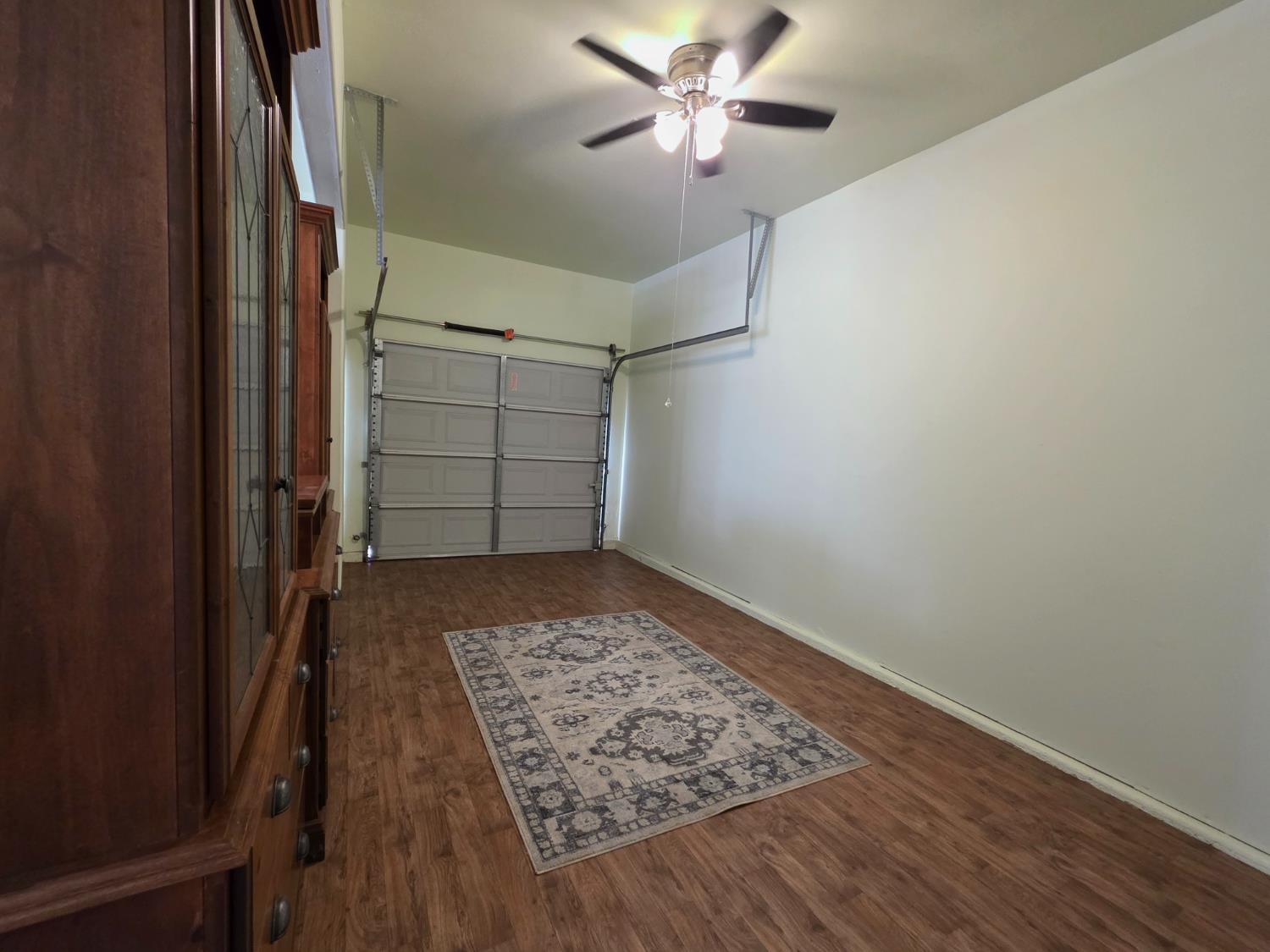 563 W Omaha Ave, Clovis, CA 93619