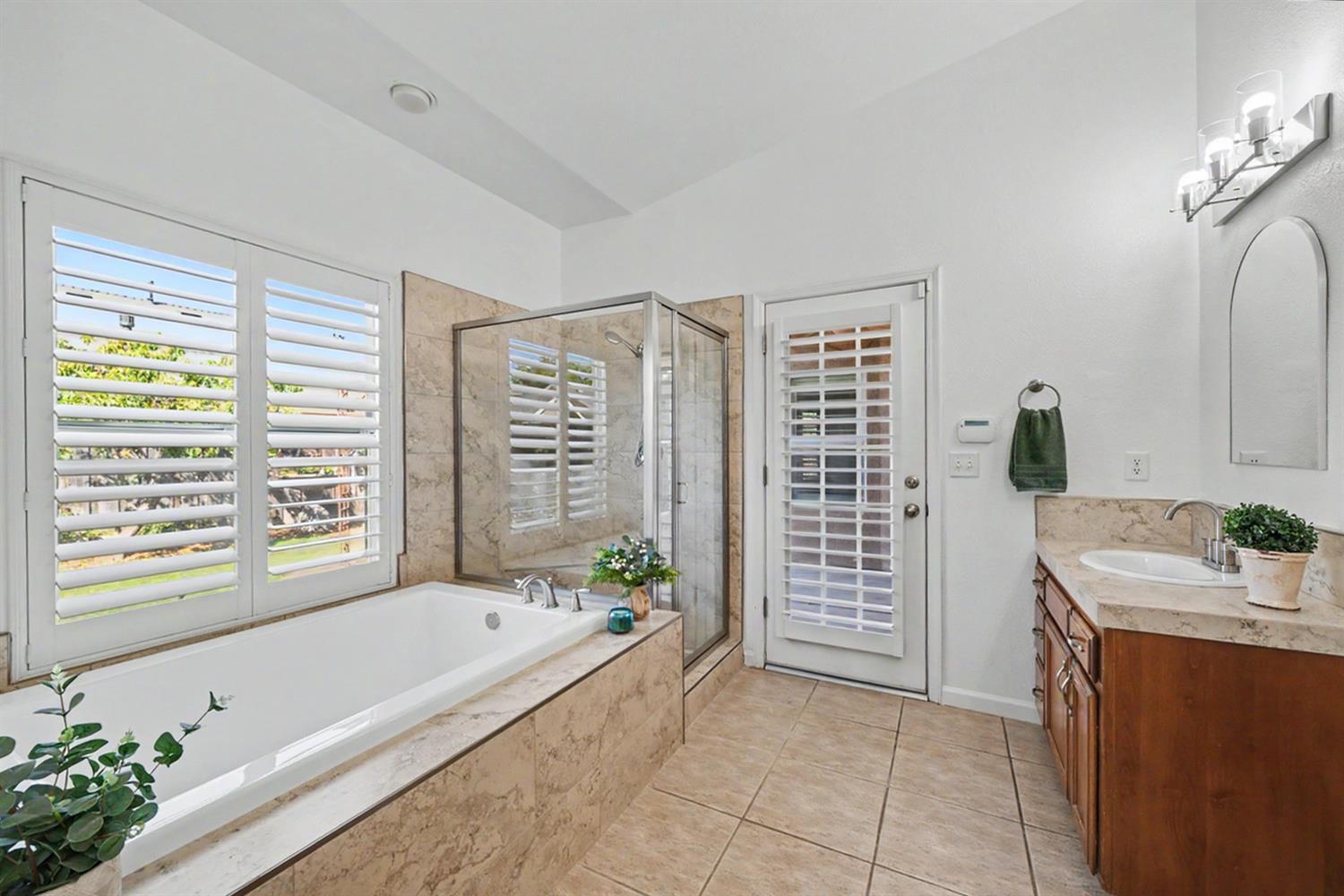 2890 E Jon Dr, Fresno, CA 93720
