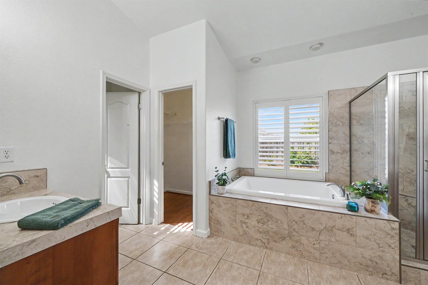 2890 E Jon Dr, Fresno, CA 93720