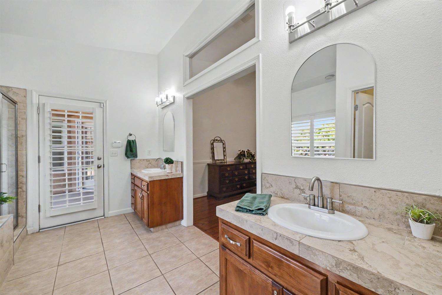 2890 E Jon Dr, Fresno, CA 93720