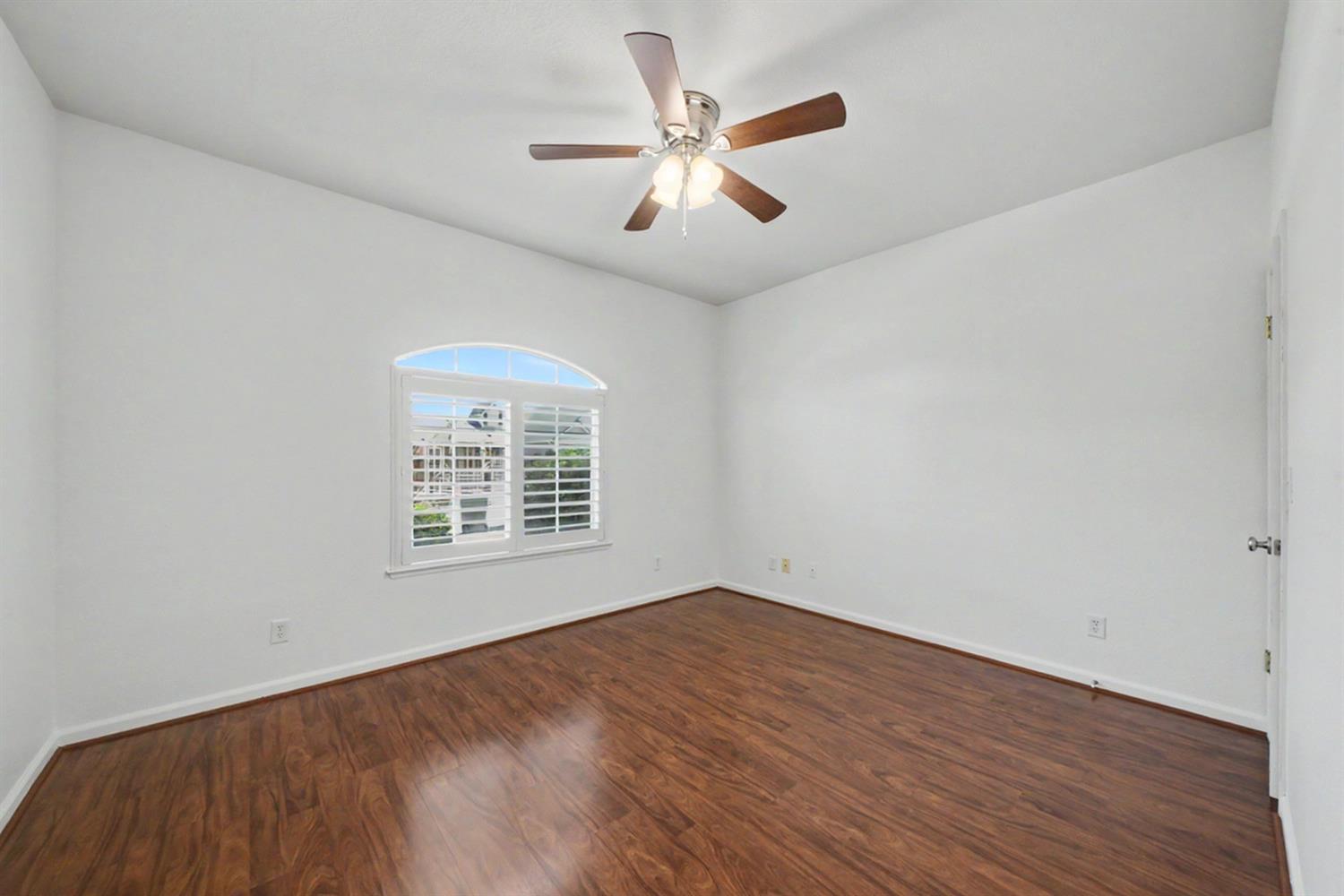 2890 E Jon Dr, Fresno, CA 93720