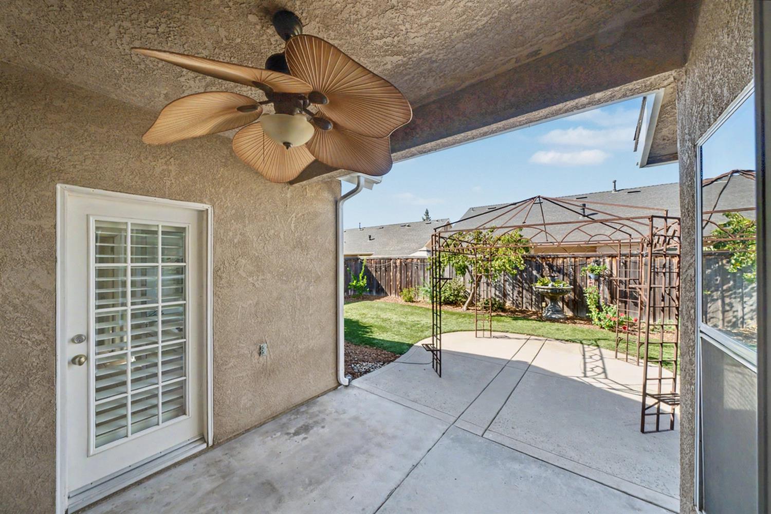 2890 E Jon Dr, Fresno, CA 93720
