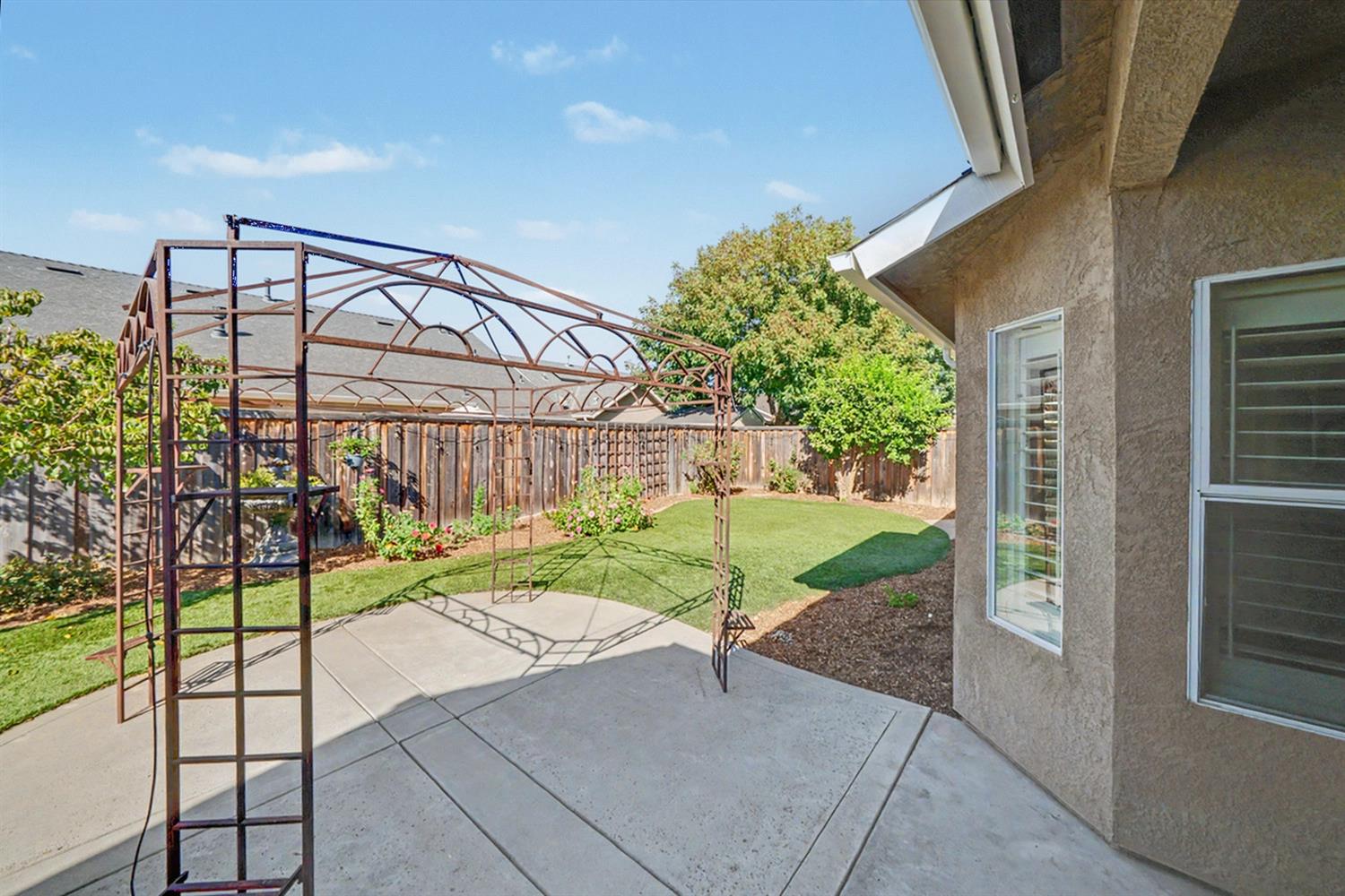 2890 E Jon Dr, Fresno, CA 93720