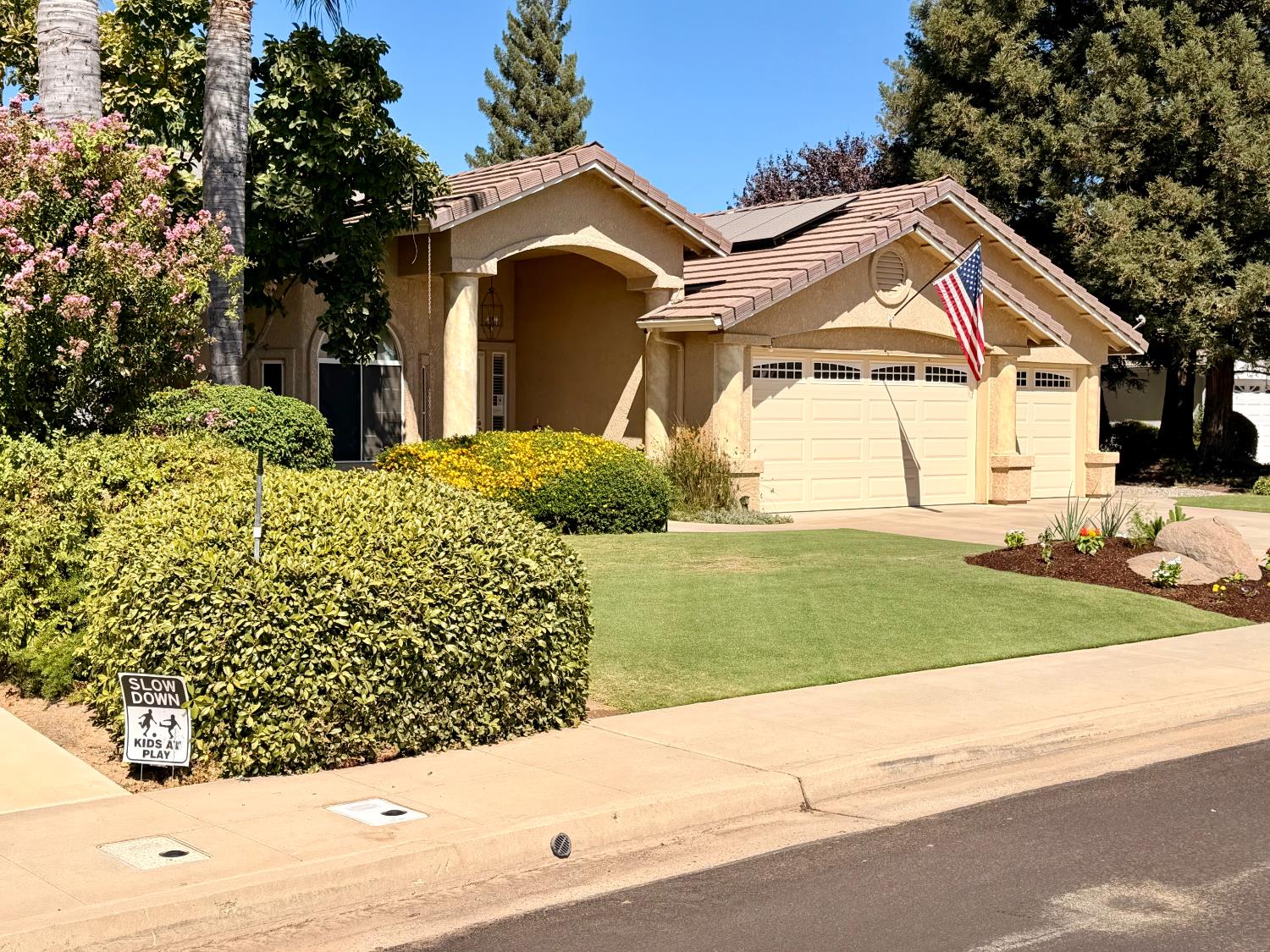 2555 Bellaire Way, Clovis, CA 93611